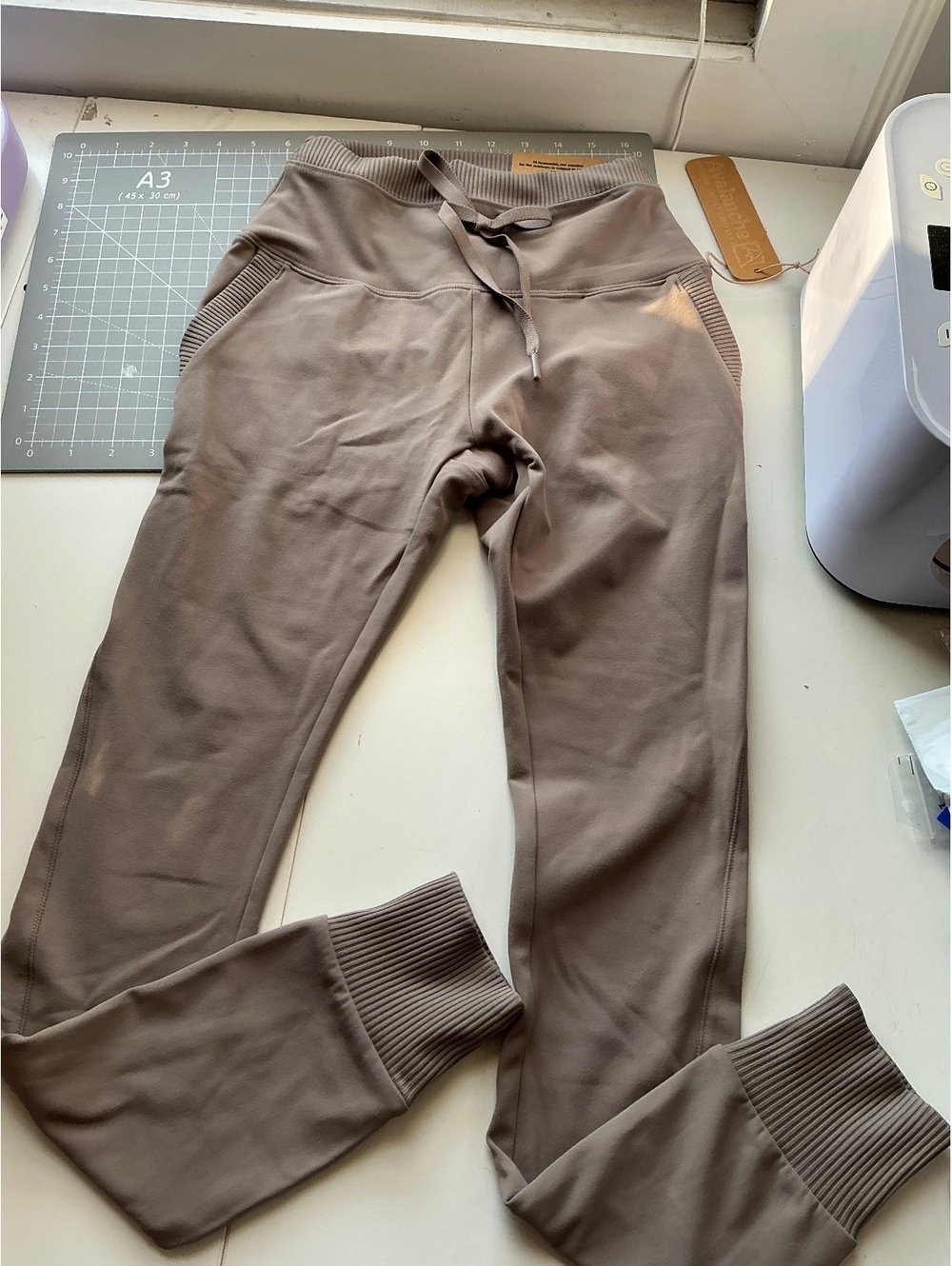 Avalanche Outdoors Supply Women's High Waisted XS Brown Spandex Jogger Pants